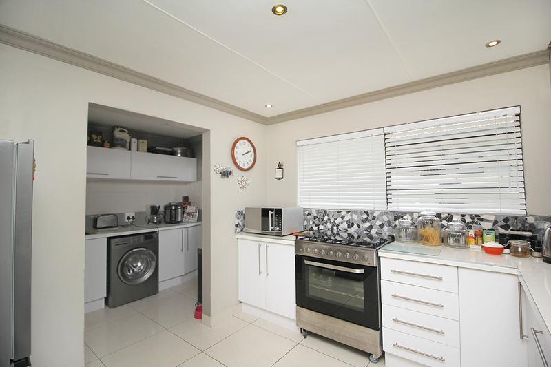 3 Bedroom Property for Sale in Reebok Western Cape